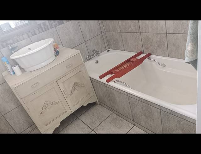 4 BEDROOM HOUSE TO LET IN VANDERBIJLPARK SW 5